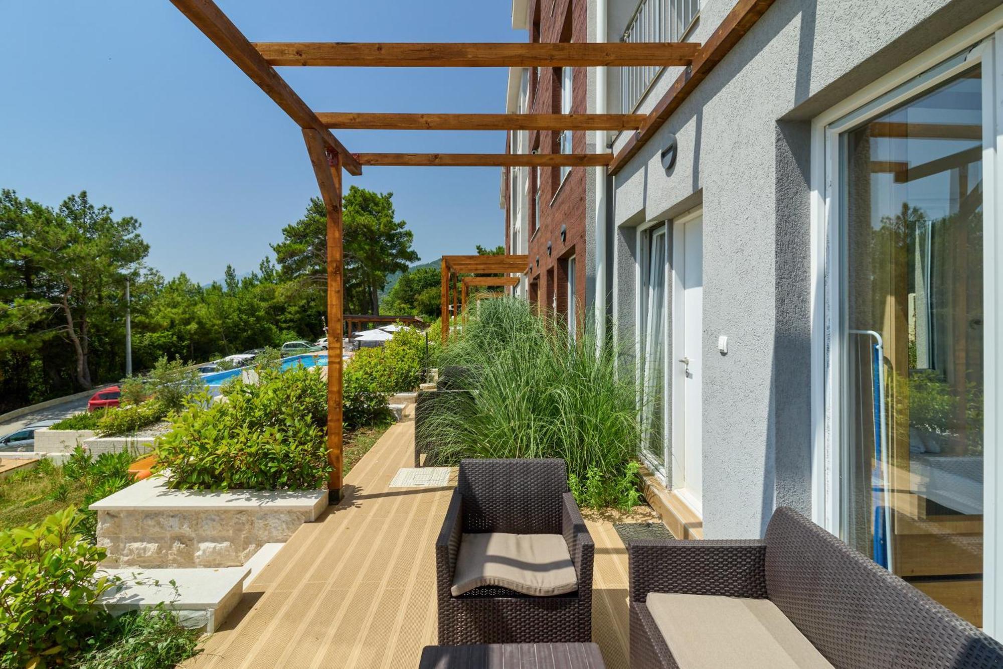 Adriatic Heights Aparthotel Kavac Exterior photo